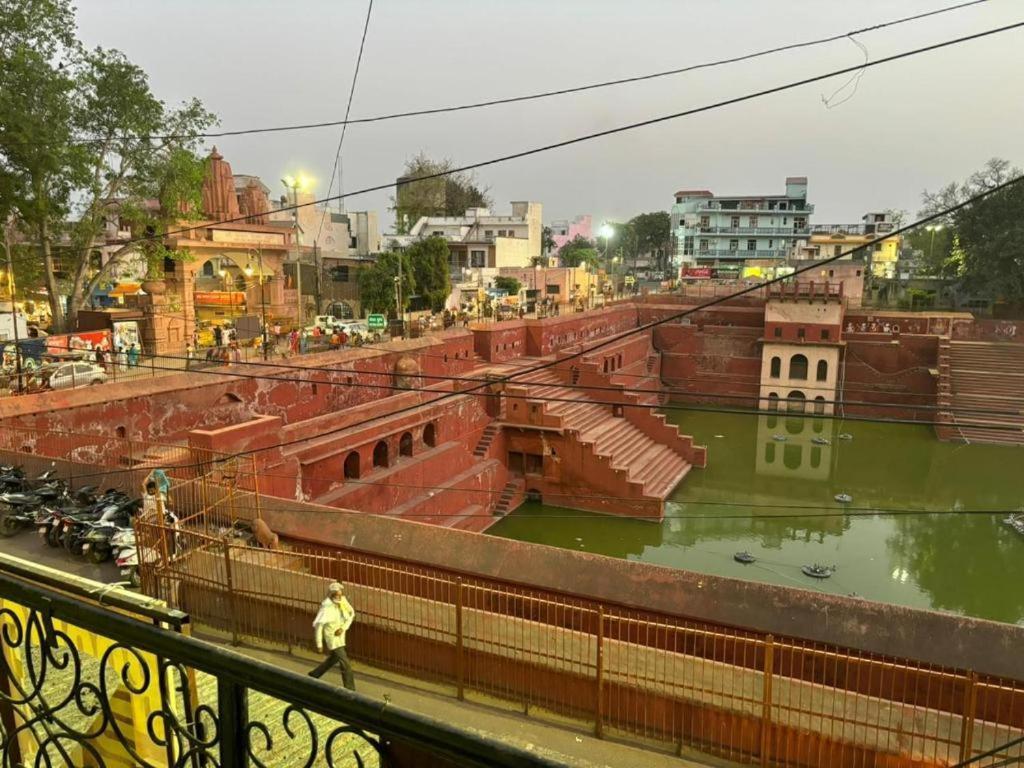 Maatu Shri Comfort Stay-Guest House Mathura Exteriör bild
