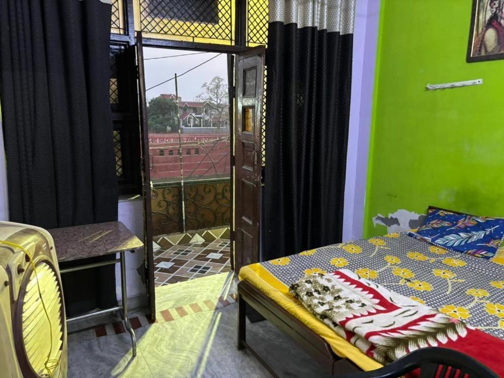 Maatu Shri Comfort Stay-Guest House Mathura Exteriör bild