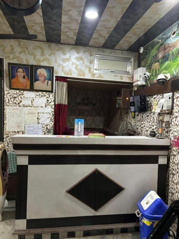 Maatu Shri Comfort Stay-Guest House Mathura Exteriör bild