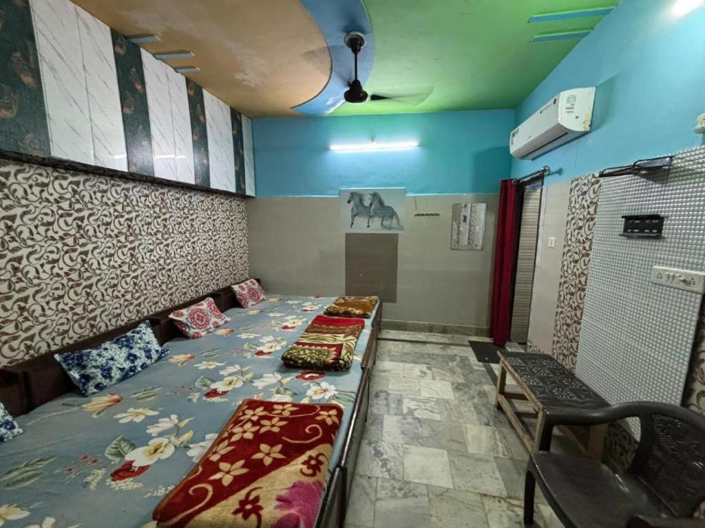 Maatu Shri Comfort Stay-Guest House Mathura Exteriör bild