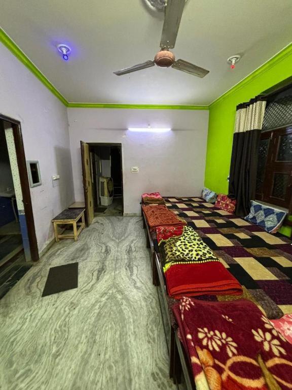 Maatu Shri Comfort Stay-Guest House Mathura Exteriör bild