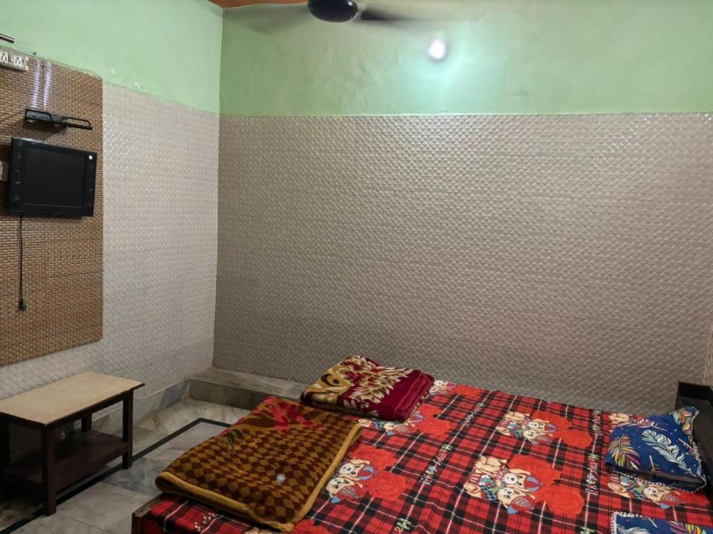 Maatu Shri Comfort Stay-Guest House Mathura Exteriör bild